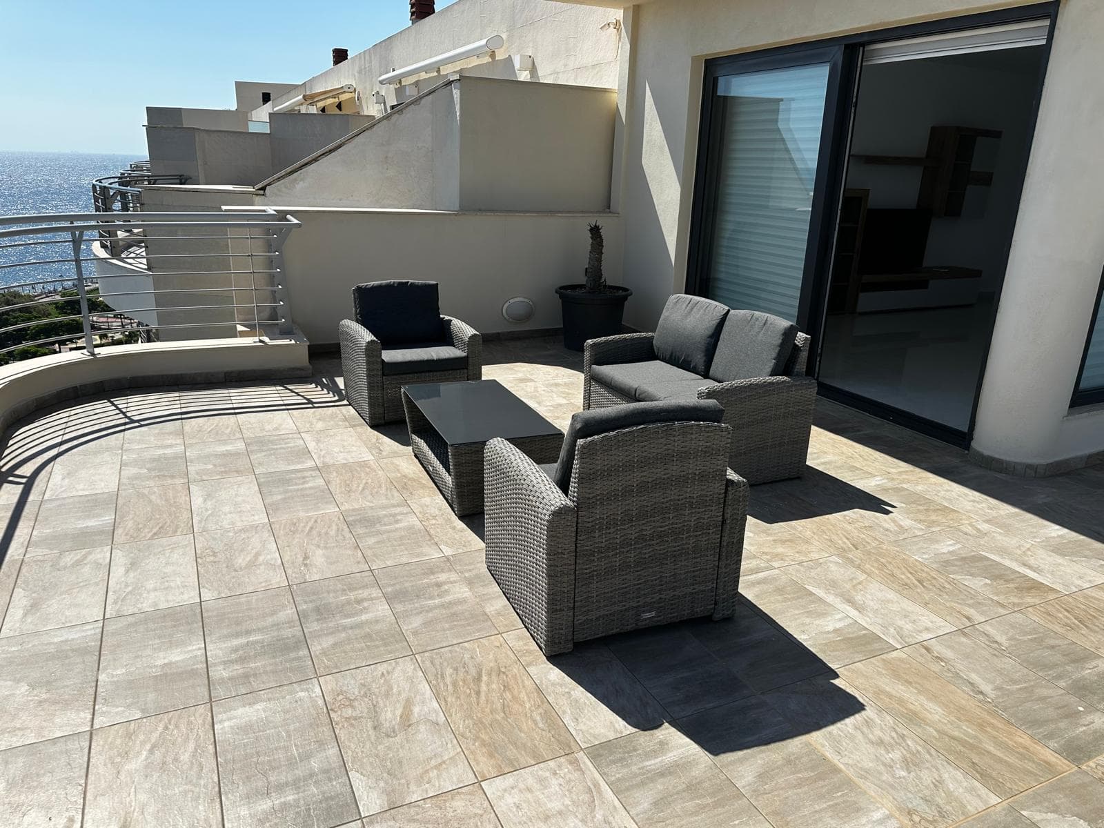 Seafront Apartment in Sliema - thumbnail 6