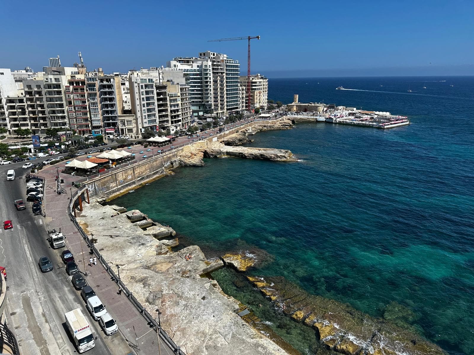 Seafront Apartment in Sliema - thumbnail 13