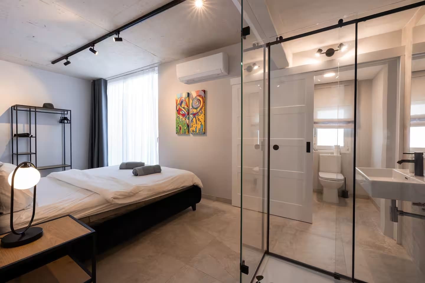 Three Bedroom Seafront House Of Character with a Jacuzzi in St Julians - thumbnail 21
