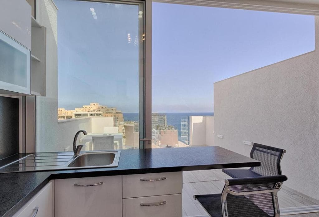Duplex Penthouse in St Julians - thumbnail 9