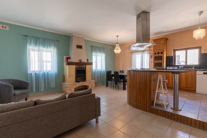 Three Bedroom Apartment with a Private Roof Terrace in Sliema - Image 1