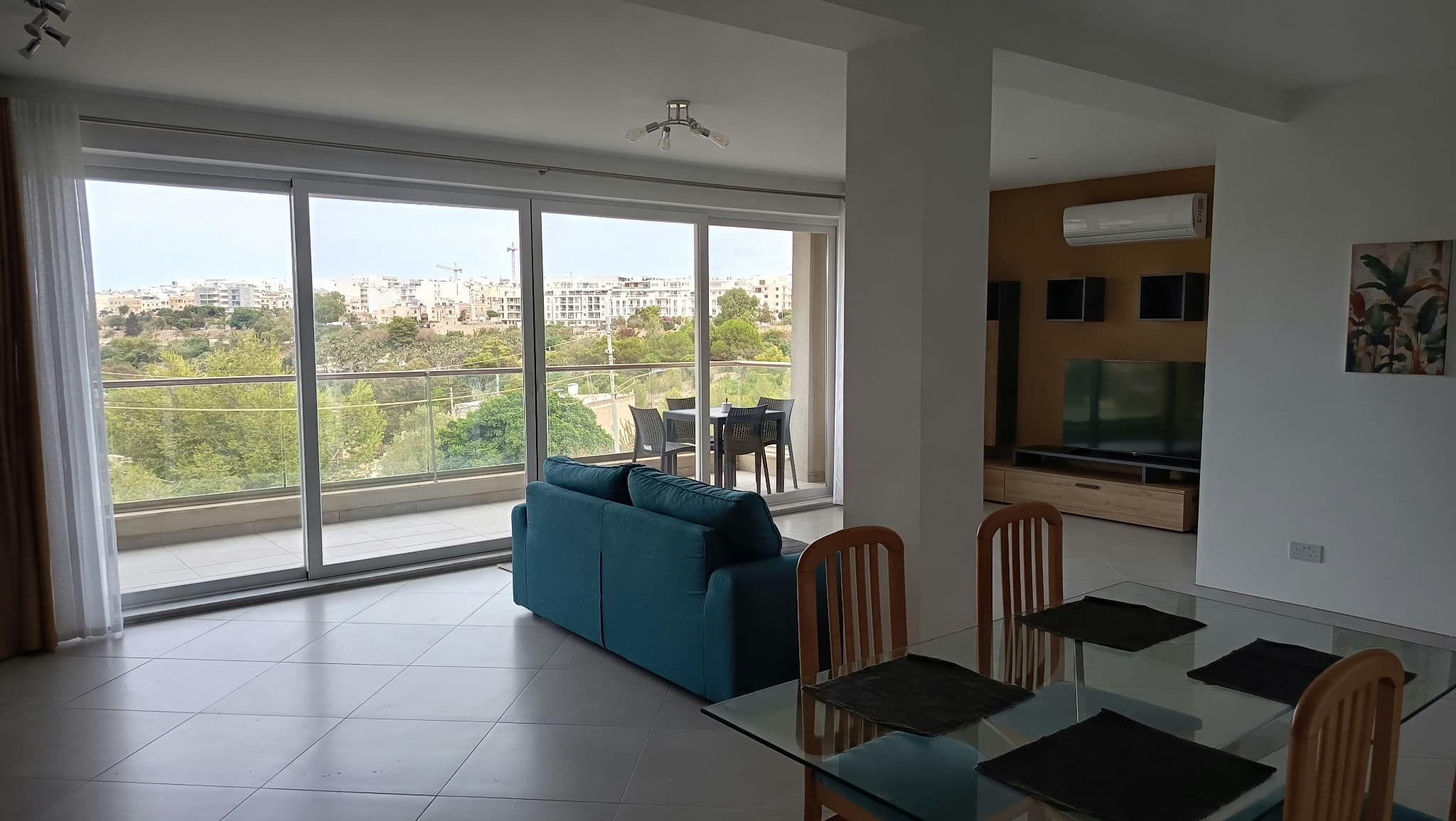 Three Bedroom Apartment with a Large Terrace and Valley Views in Mosta - thumbnail 2