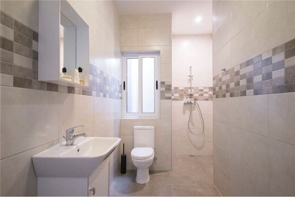Four Bedroom Townhouse with Two Roof Terraces in Sliema - thumbnail 9