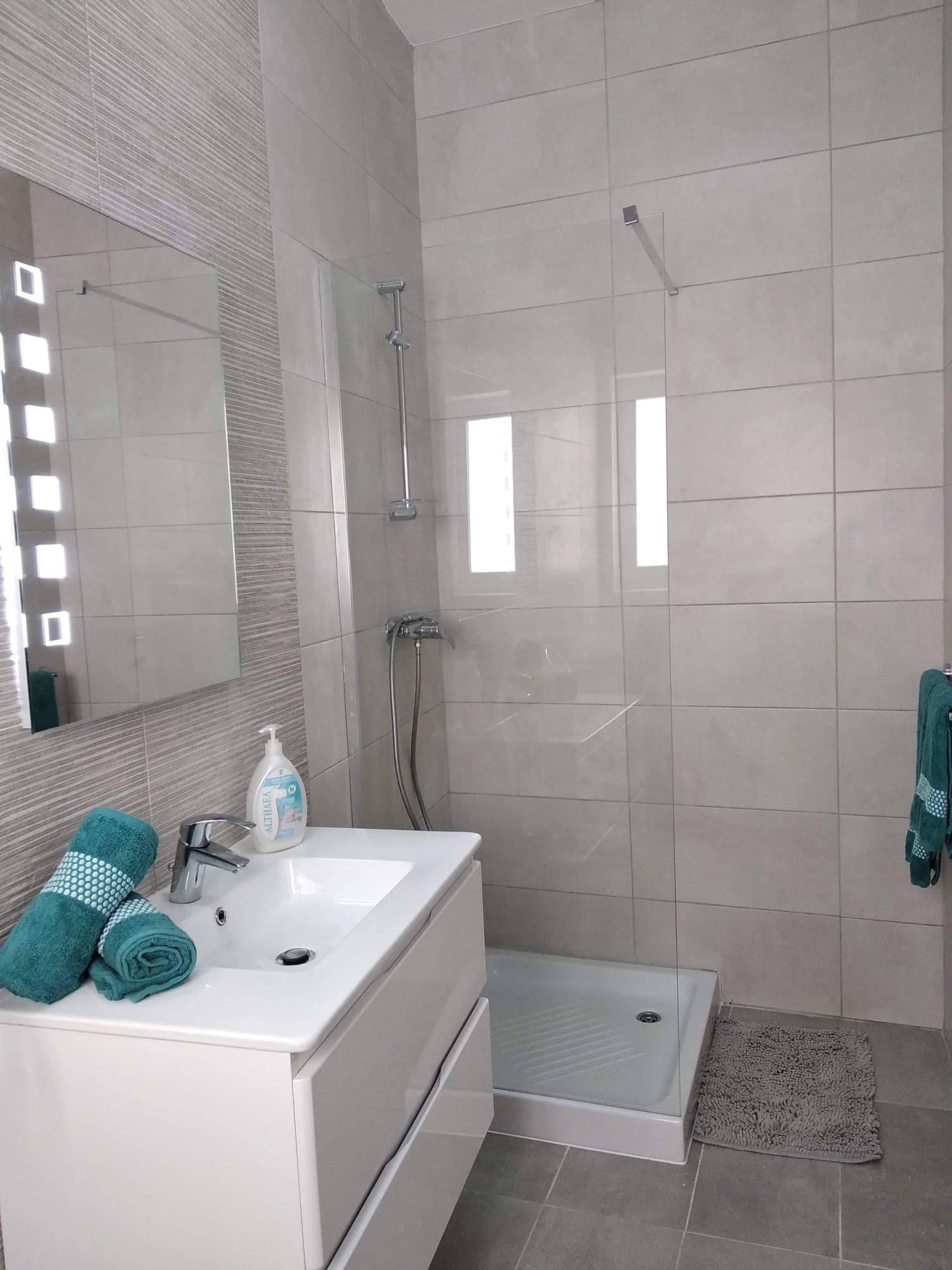 Two Double Bedroom Seafront Apartment in Marsaskala - thumbnail 11