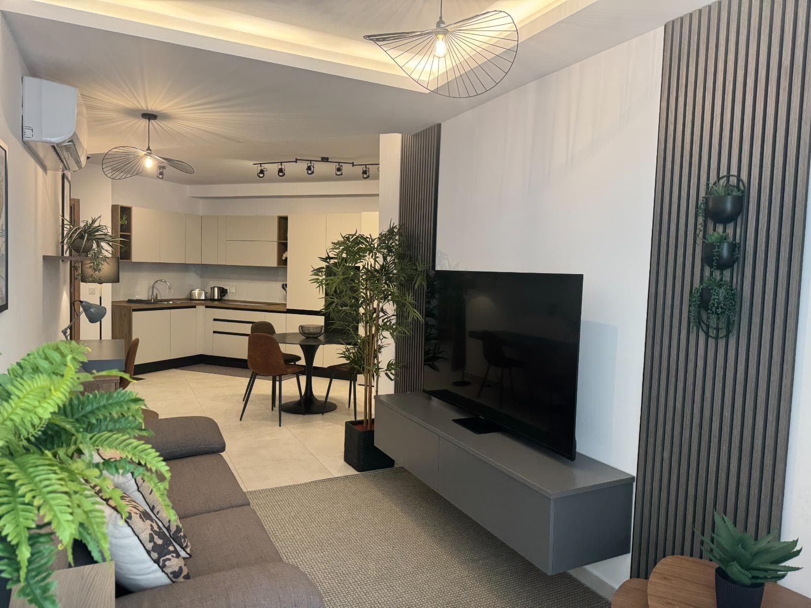 One Bedroom Apartment with Balconies in Gzira - thumbnail 2