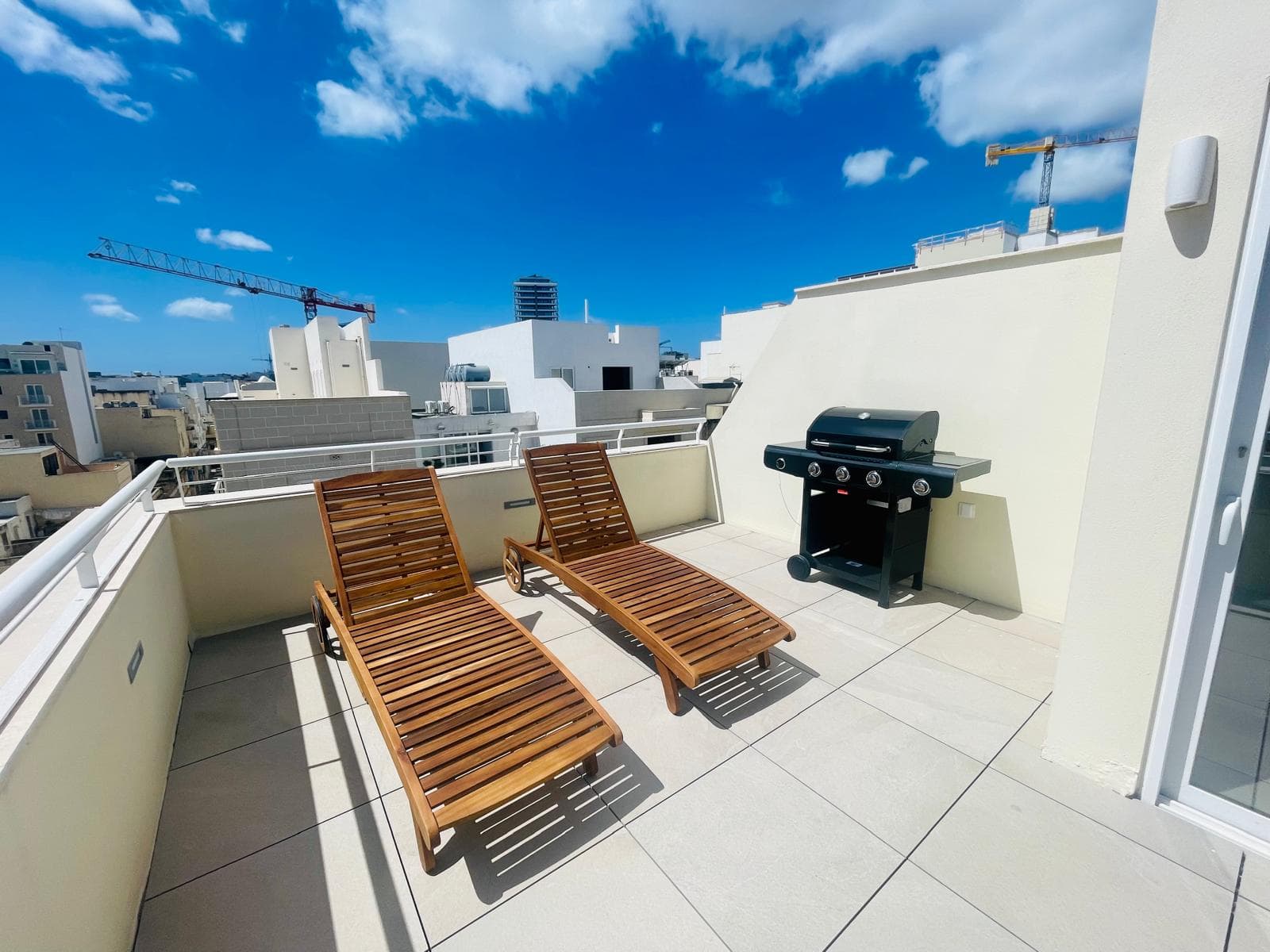 Penthouse in Gzira - Photo 1 of 14