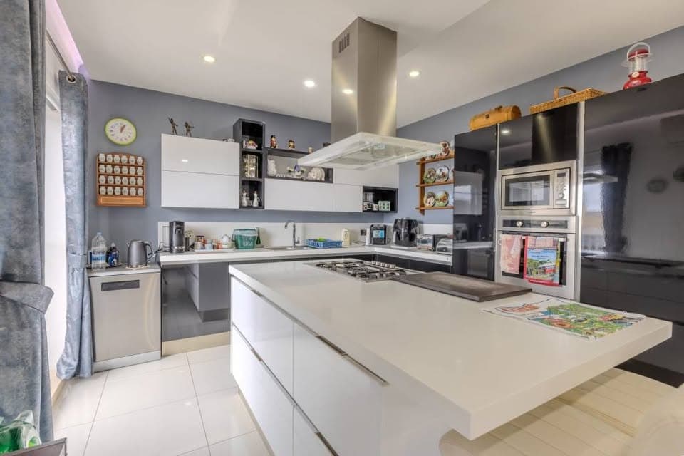 Two Bedroom Apartment with a Garage in Qawra - thumbnail 4