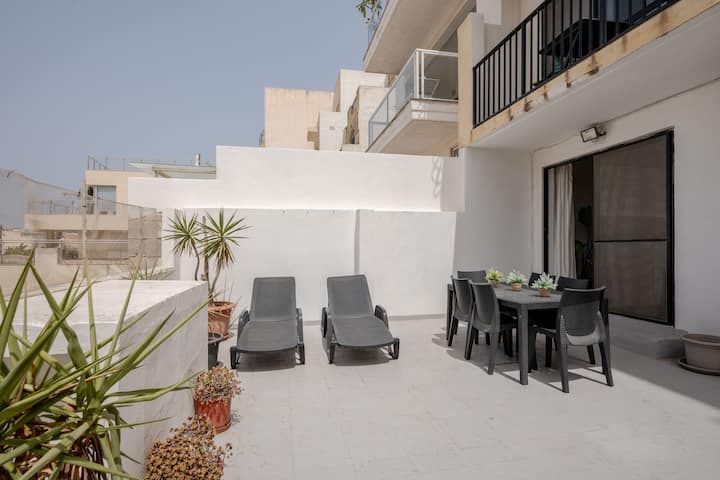 Apartment in St Julians  - thumbnail 2