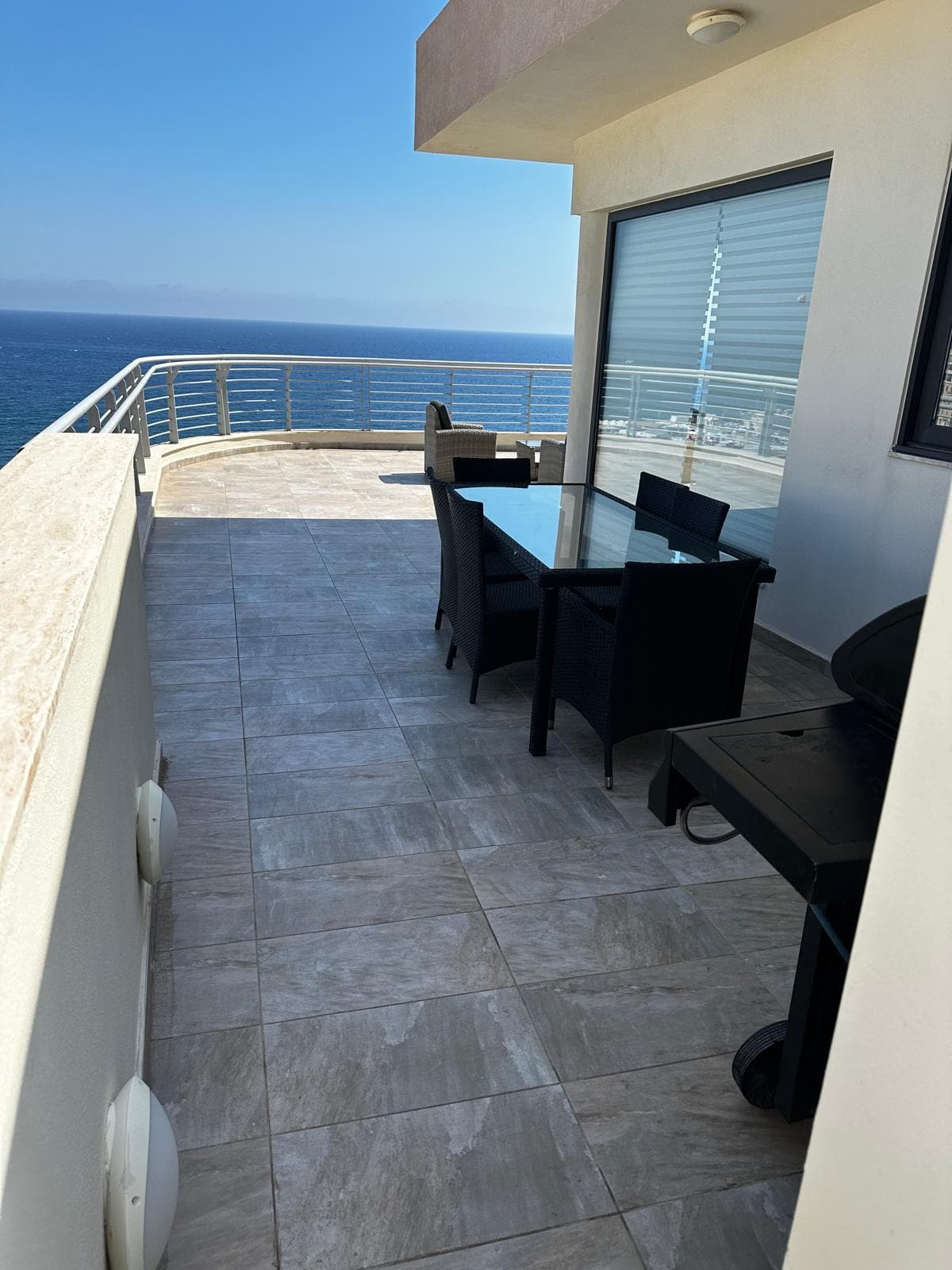 Seafront Apartment in Sliema - thumbnail 4