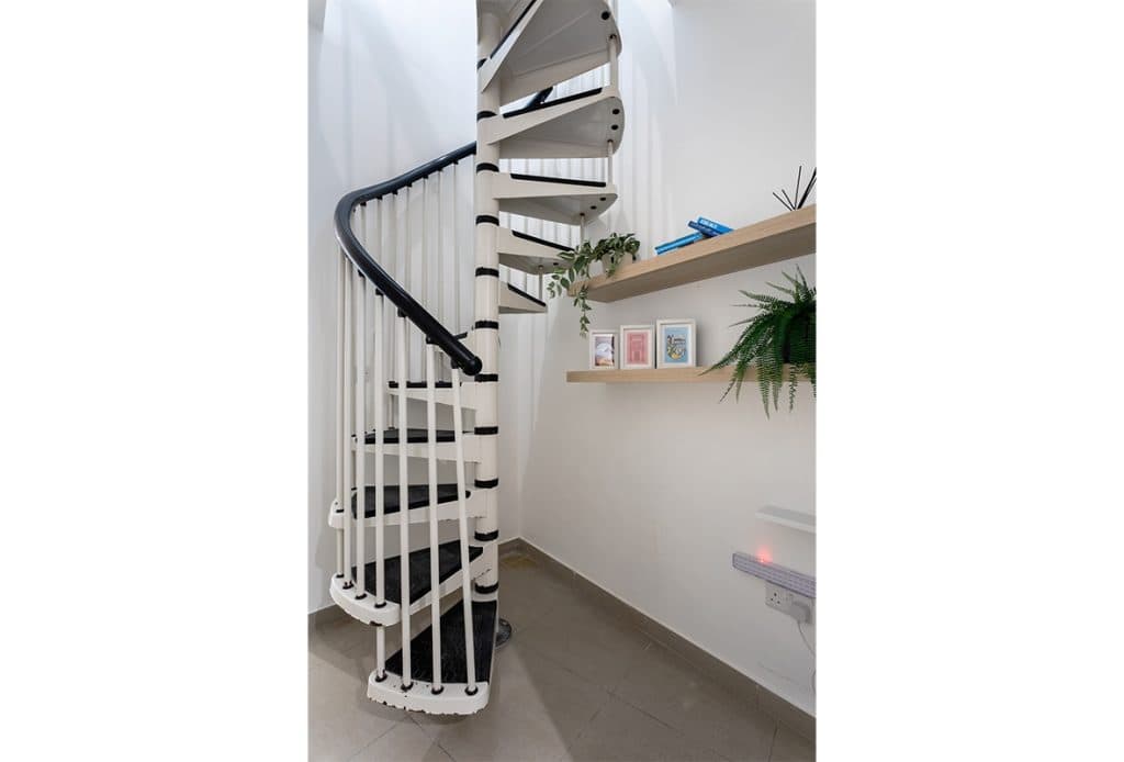 Three Bedroom Duplex Penthouse with Terraces in Mosta - thumbnail 9