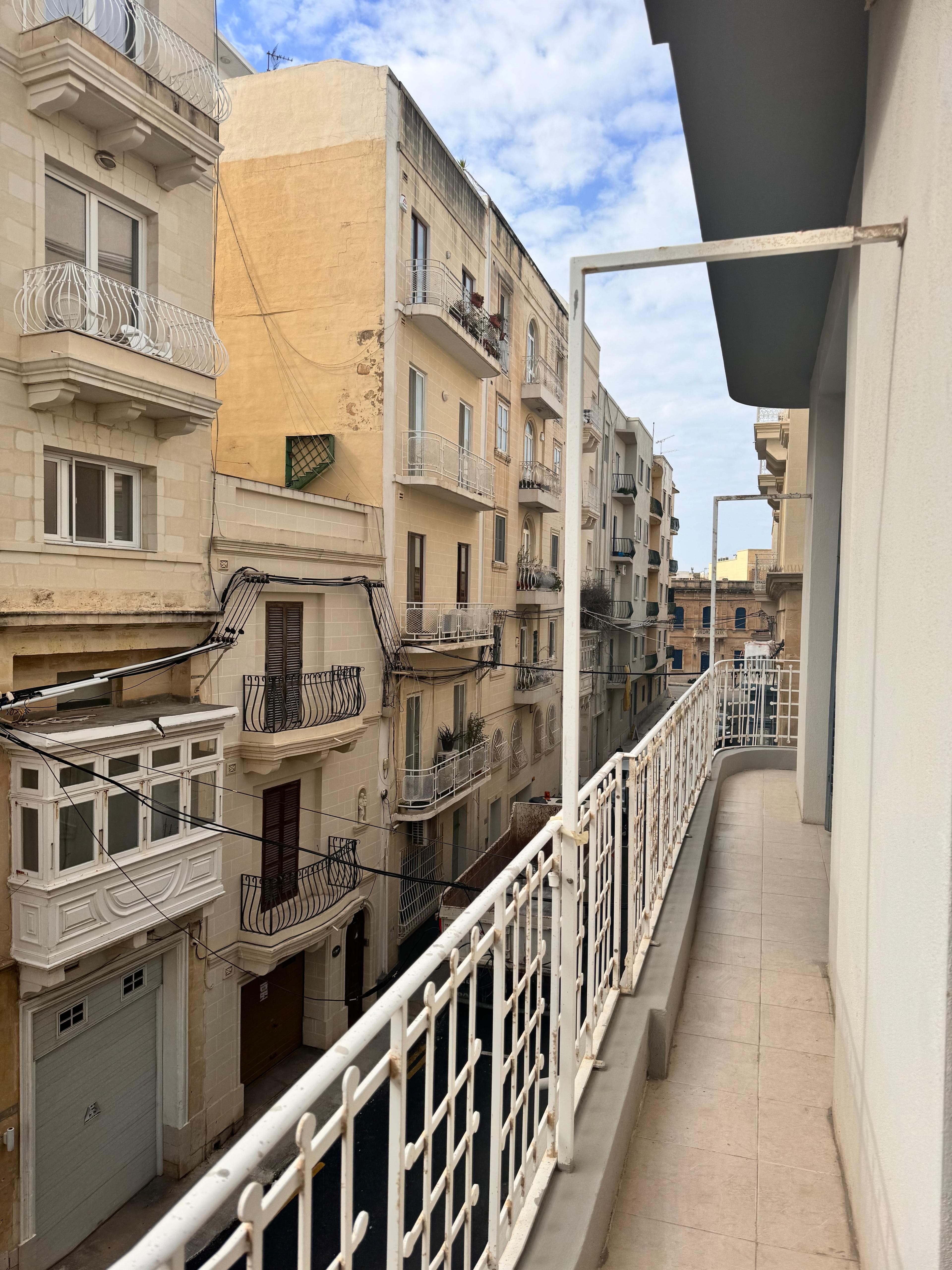 Two Bedroom Elegant Apartment with a Balcony in Sliema - Image 1