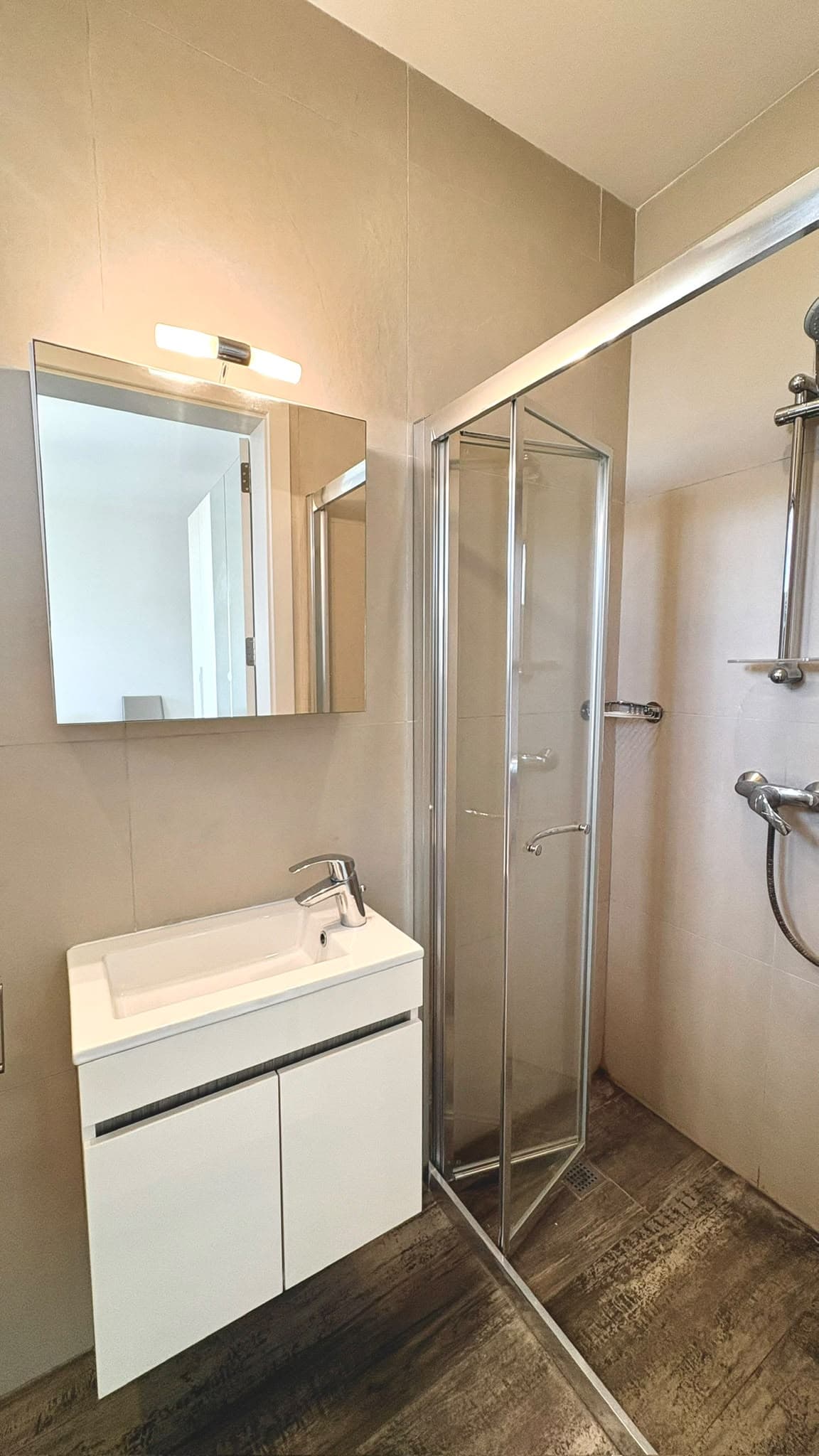 Three Bedroom Modern Apartment with Balconies in Ibragg - thumbnail 8