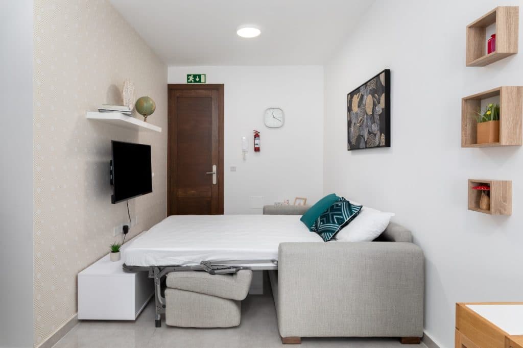 One Bedroom Penthouse with a Large Front Terrace in Hamrun - thumbnail 4