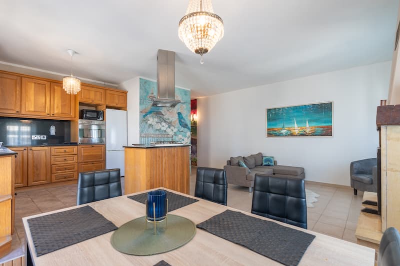 Three Bedroom Apartment with a Private Roof Terrace in Sliema - thumbnail 5
