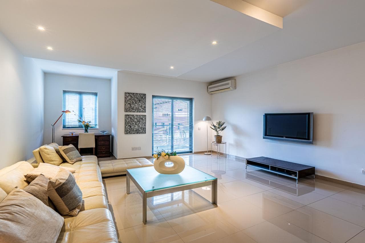 Apartment in Swieqi - Image 1
