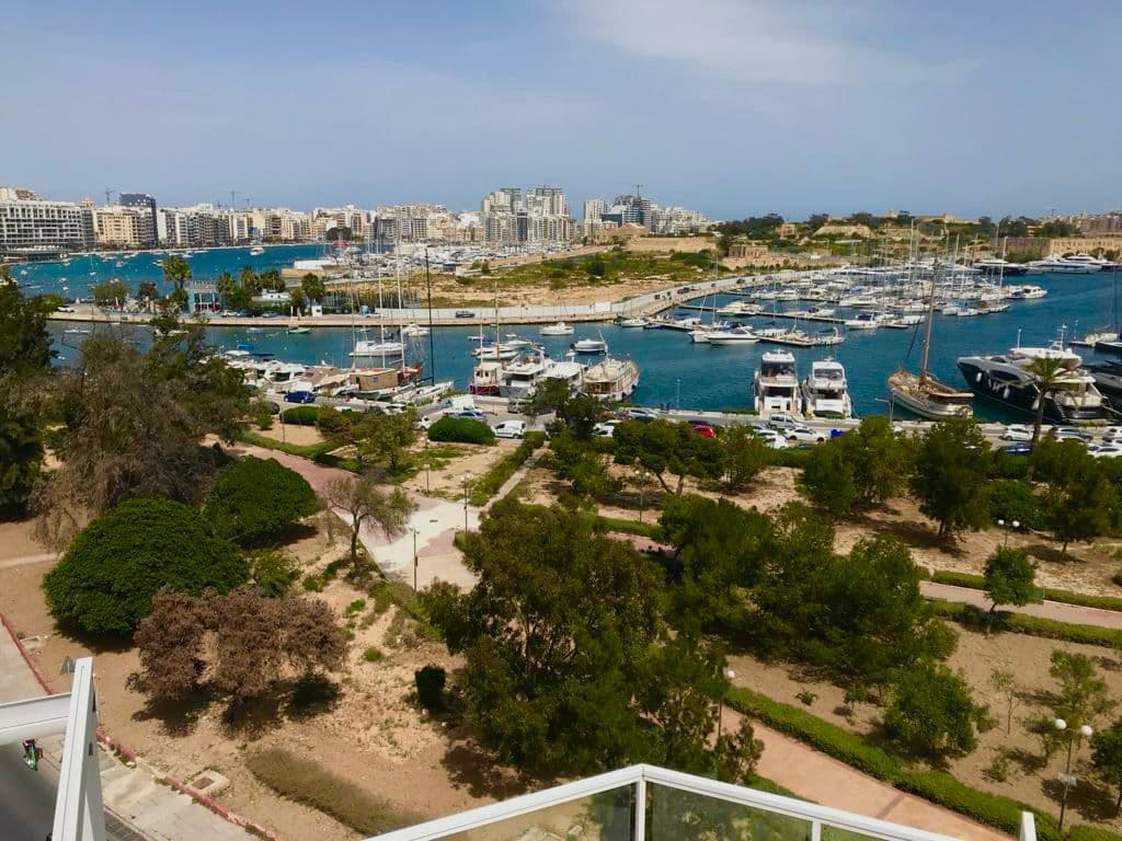 Penthouse in Gzira - Photo 1 of 10