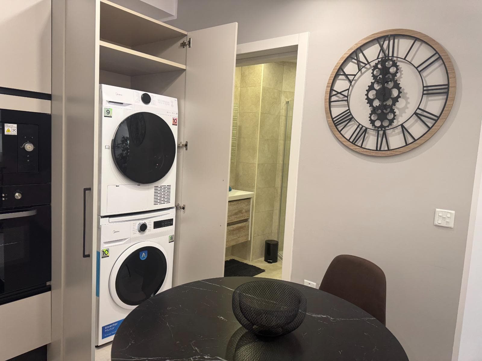 One Bedroom Apartment with Balconies in Gzira - thumbnail 9