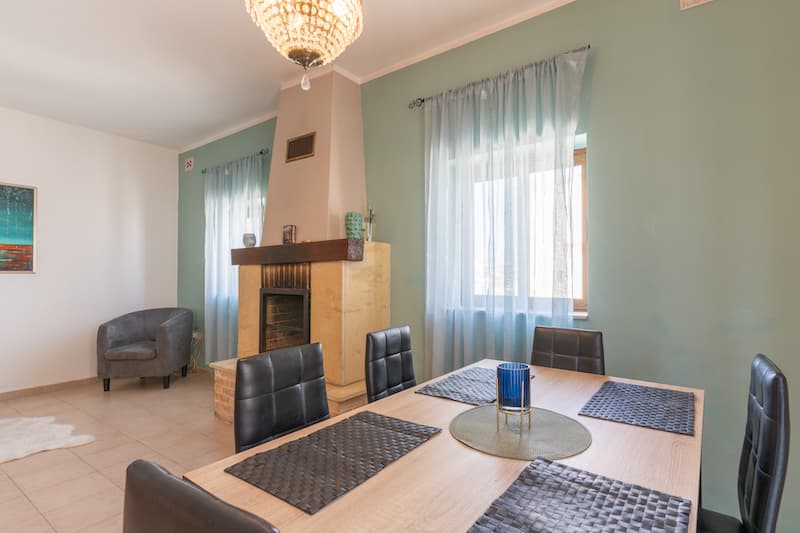 Three Bedroom Apartment with a Private Roof Terrace in Sliema - thumbnail 4