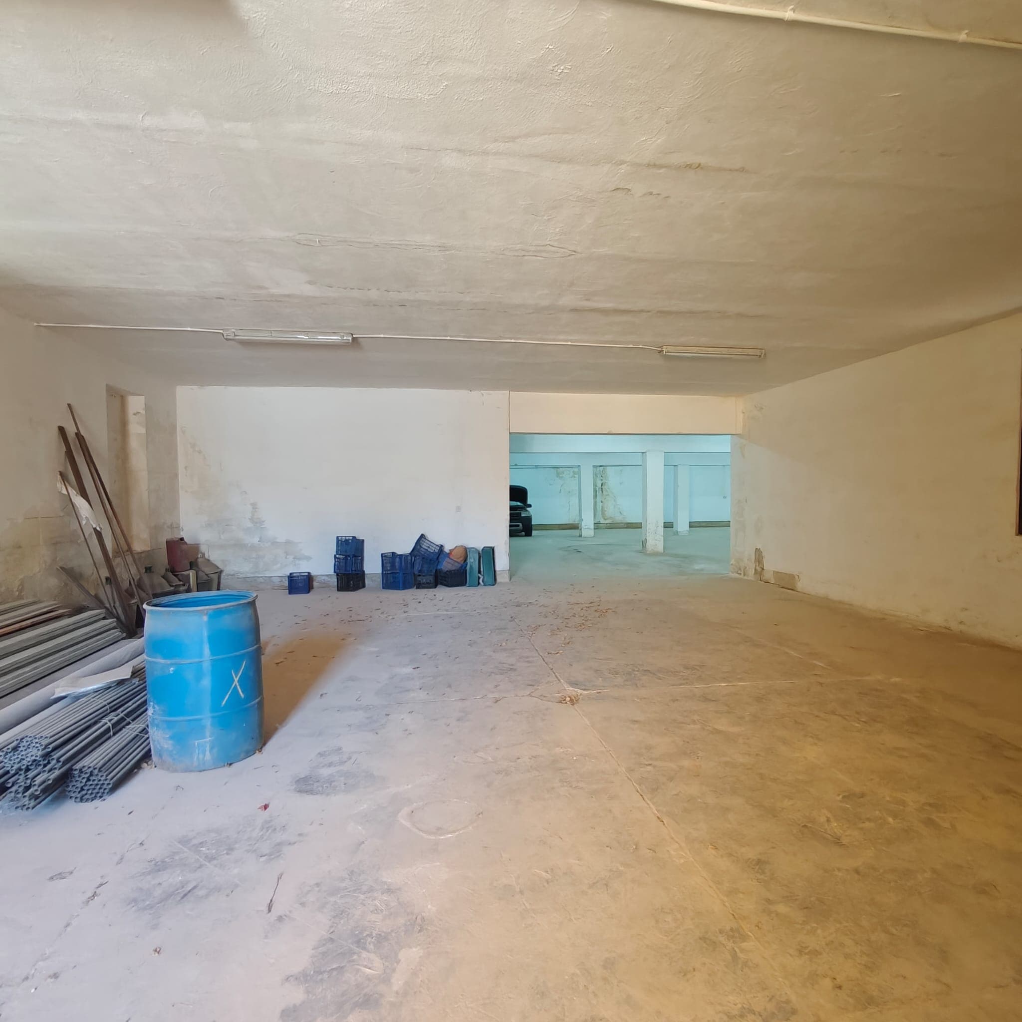Garage in Iklin - Image 1