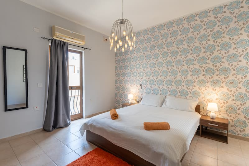 Three Bedroom Apartment with a Private Roof Terrace in Sliema - thumbnail 26