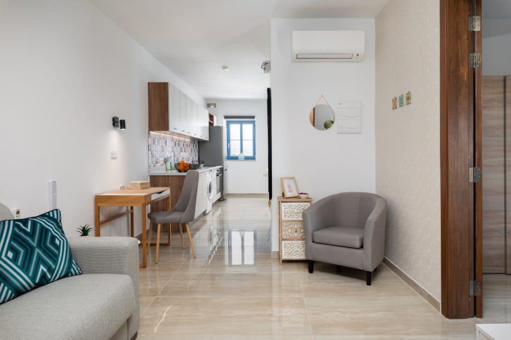Two Bedroom Apartment with a Balcony in Hamrun - thumbnail 2