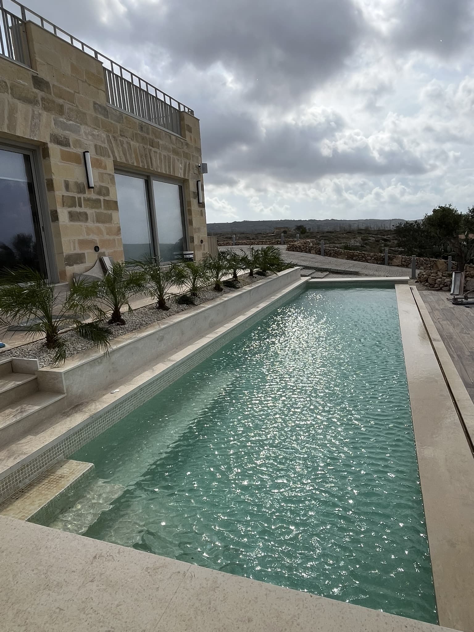 Fully Detached & Exclusive Villa with infinity Pool and Seaview's in Mgarr - Image 1