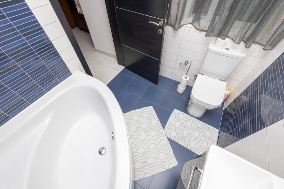 Two Bedroom Apartment with a Garage in Qawra - thumbnail 9