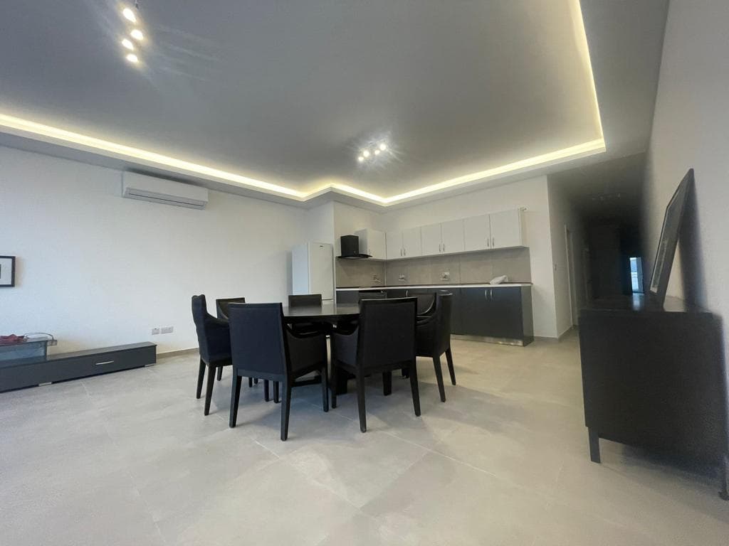 Apartment in Santa Venera - Image 1