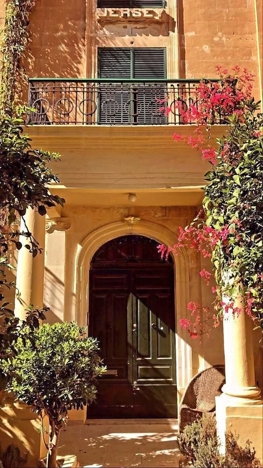 Townhouse in Sliema - Image 1
