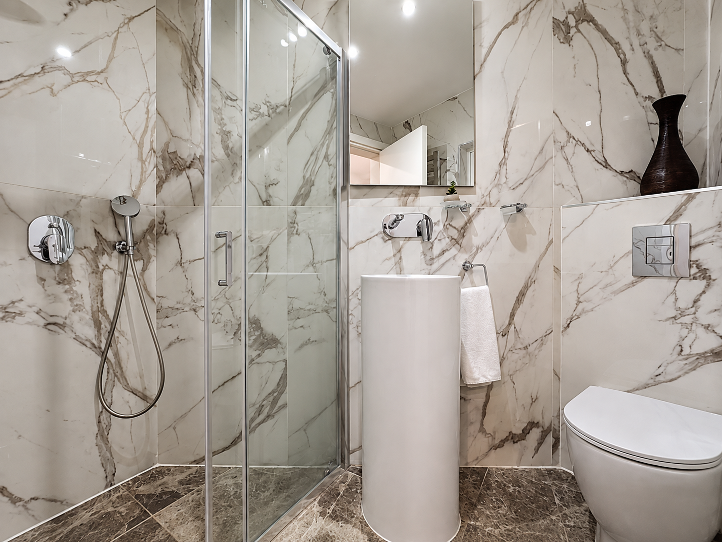 Two Bedroom Luxury Penthouse with a Rooftop Pool in St Julians - thumbnail 19