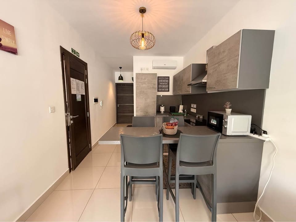 One Bedroom Apartment with a Private Front Porch in Msida - thumbnail 4
