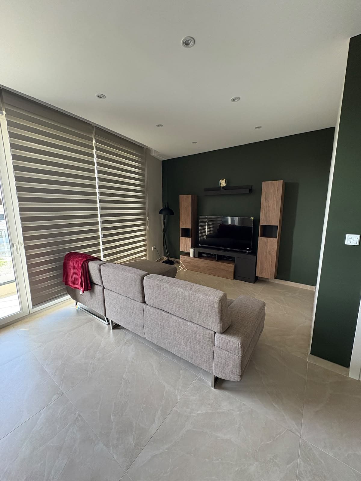 Three Bedroom Apartment with Valley Views - thumbnail 2