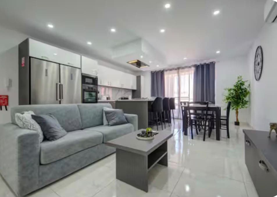 Apartment in Swieqi - Image 1