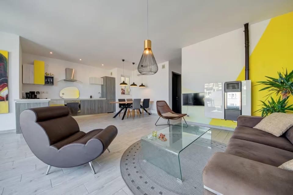 Two Bedroom Penthouse with Large Terraces and Sea Views in Marsaskala - thumbnail 2