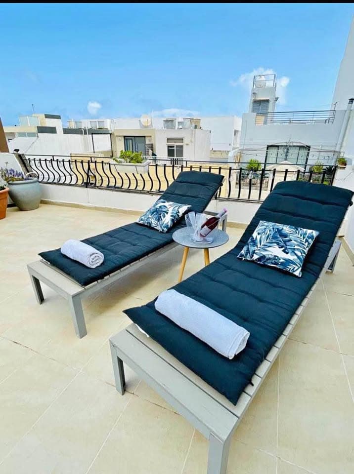 Duplex Penthouse in Bahar-Ic-Caghaq - Photo 1 of 9