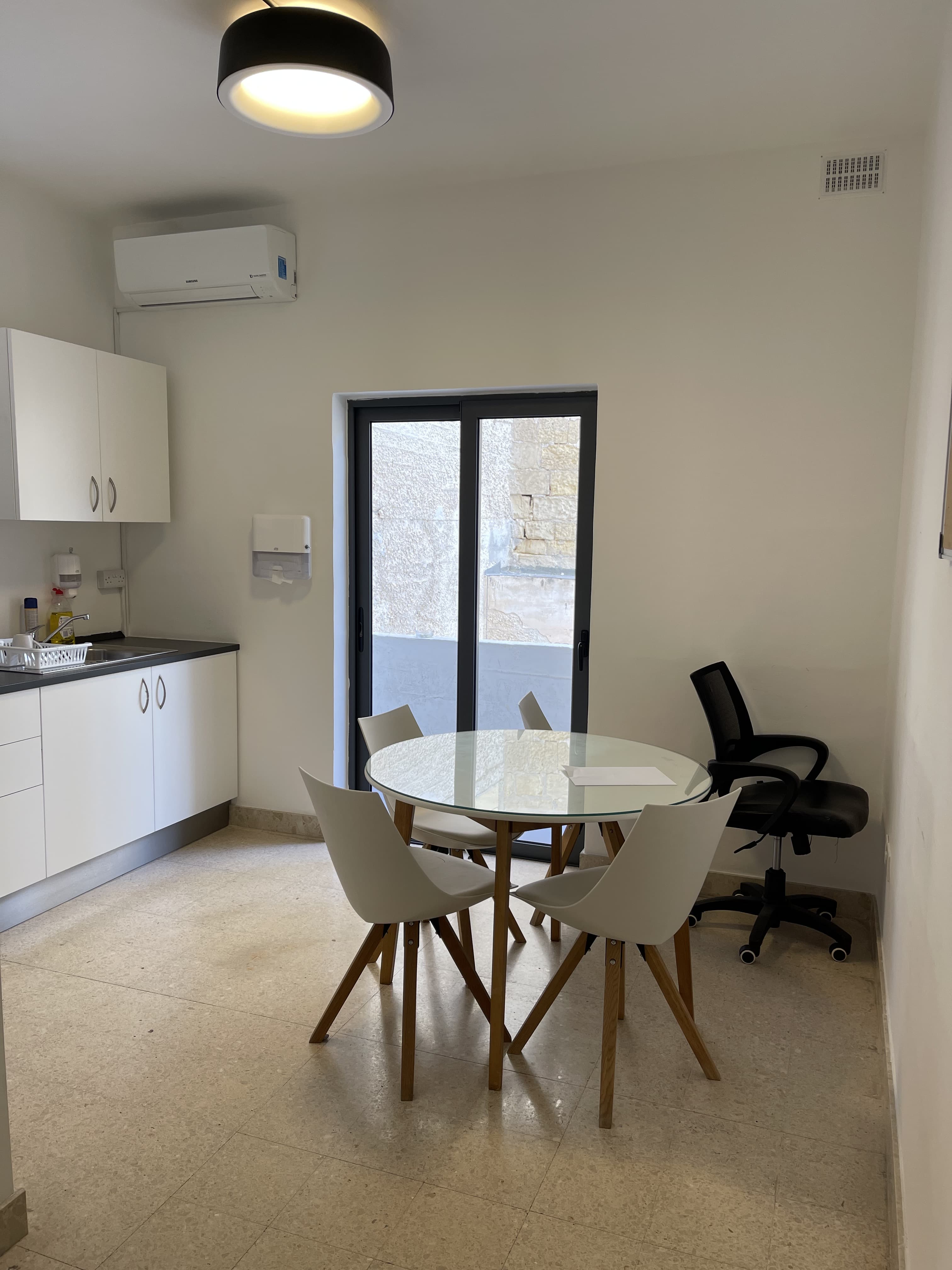 Office in Pieta - thumbnail 2