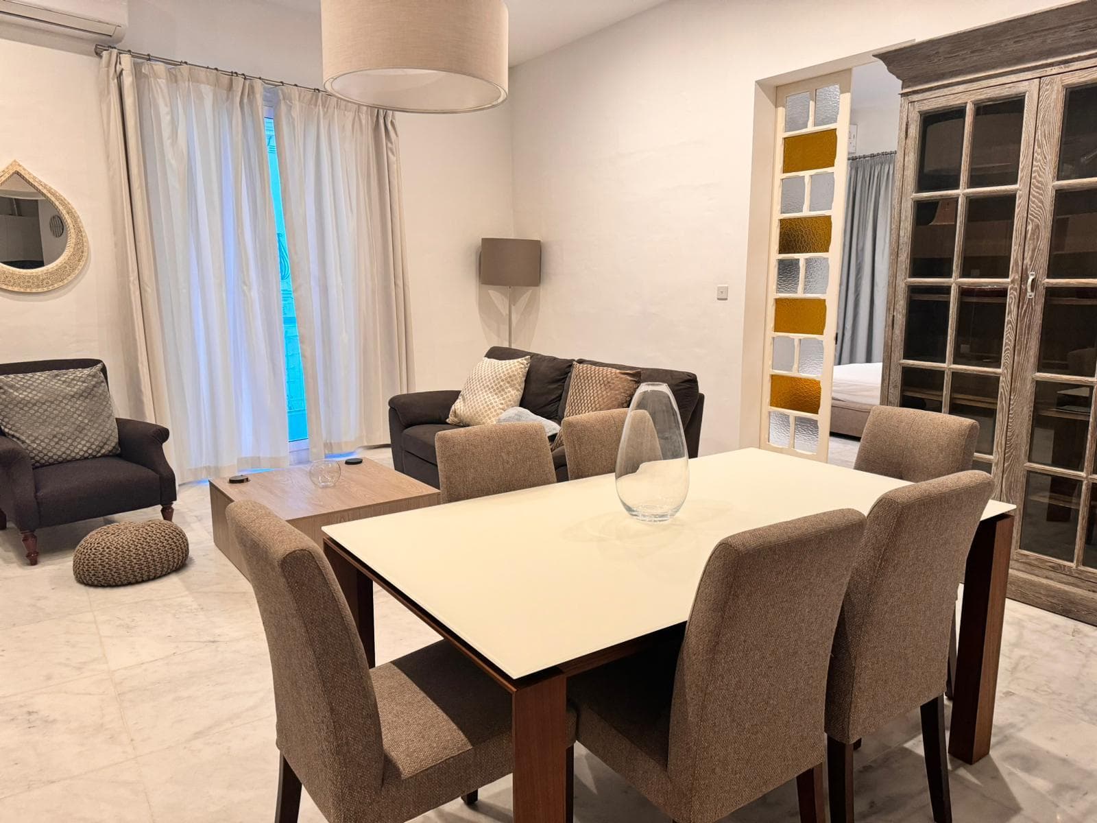 Two Bedroom Elegant Apartment with a Balcony in Sliema - thumbnail 5