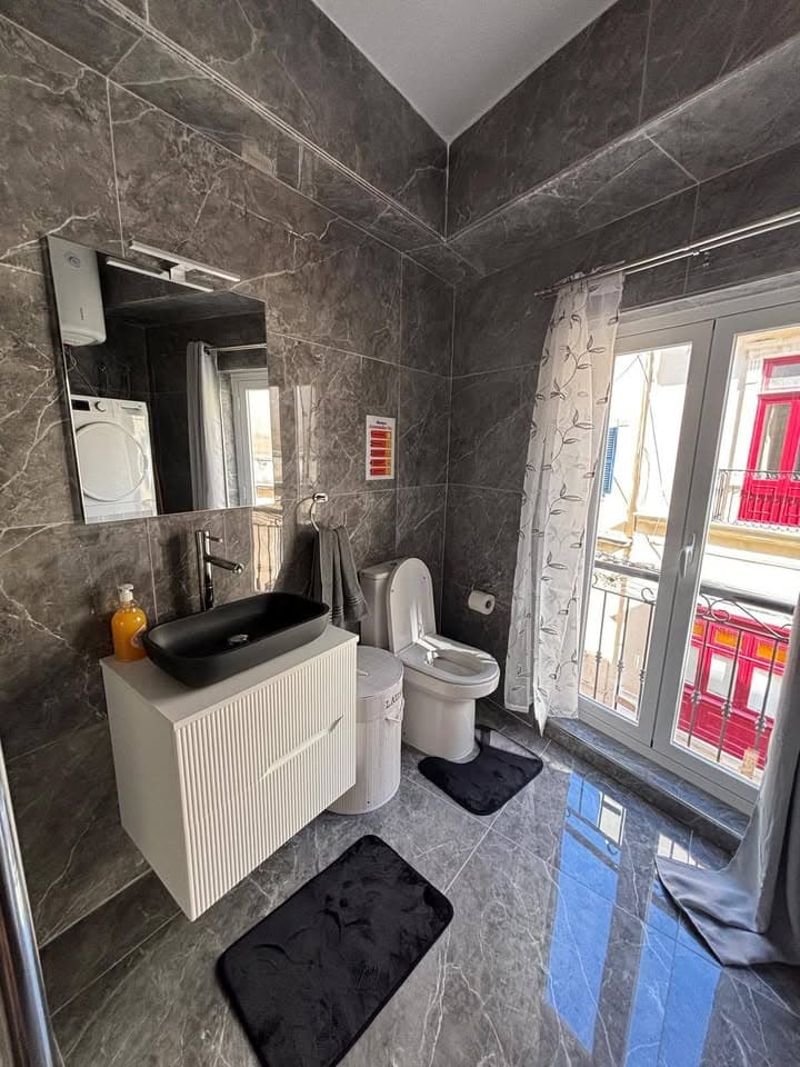 Seaview Apartment in Sliema - thumbnail 15