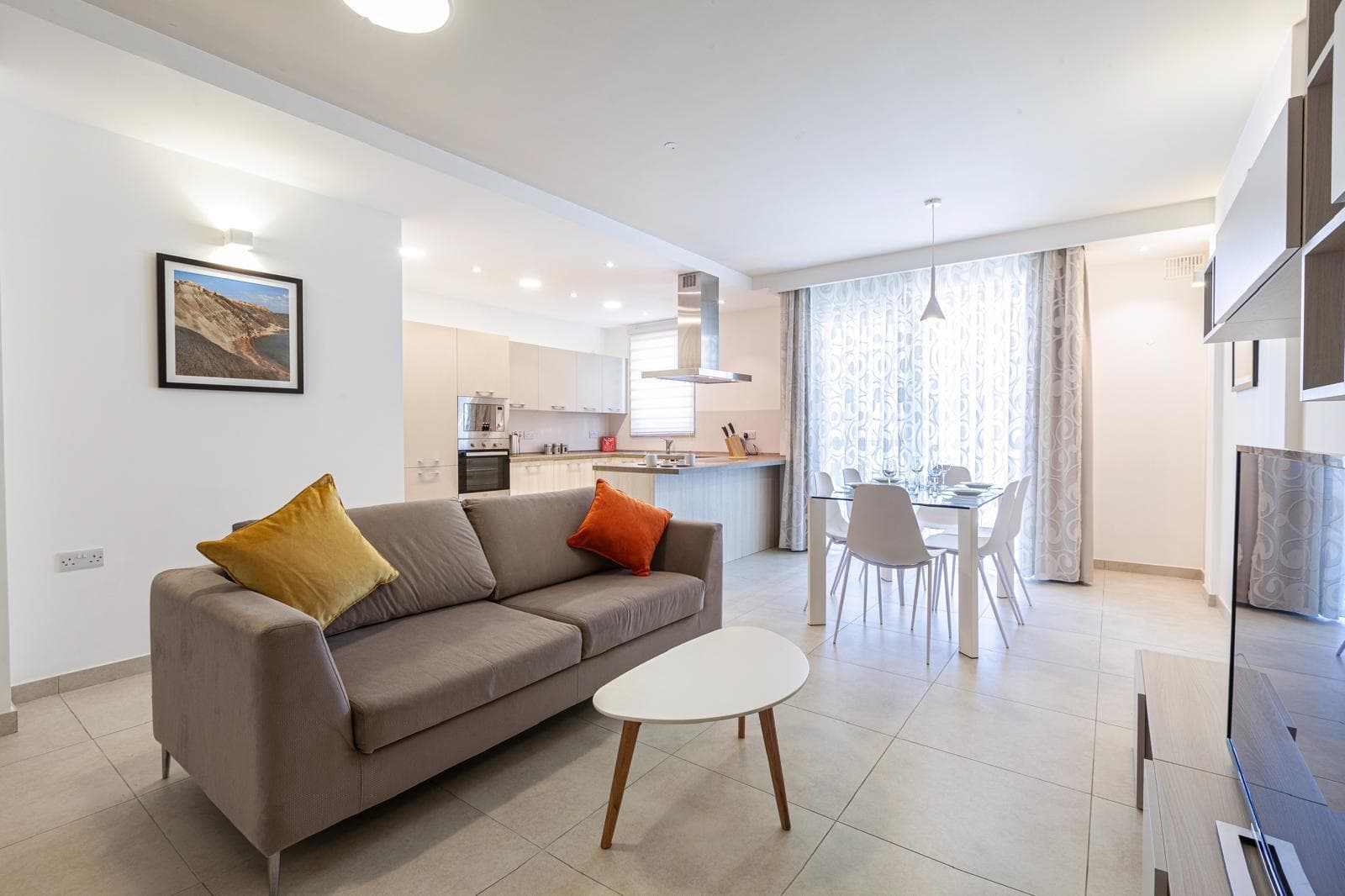 Two Bedroom Modern Apartment in Mgarr - Image 1