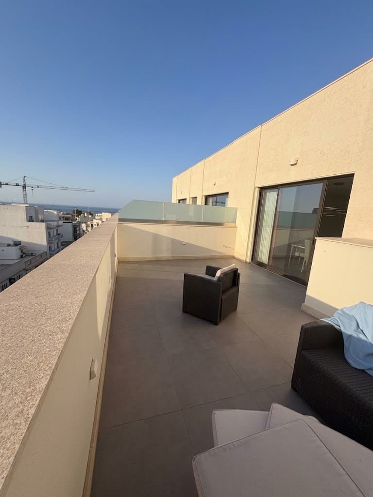 Penthouse with seaviews in Swieqi - thumbnail 2