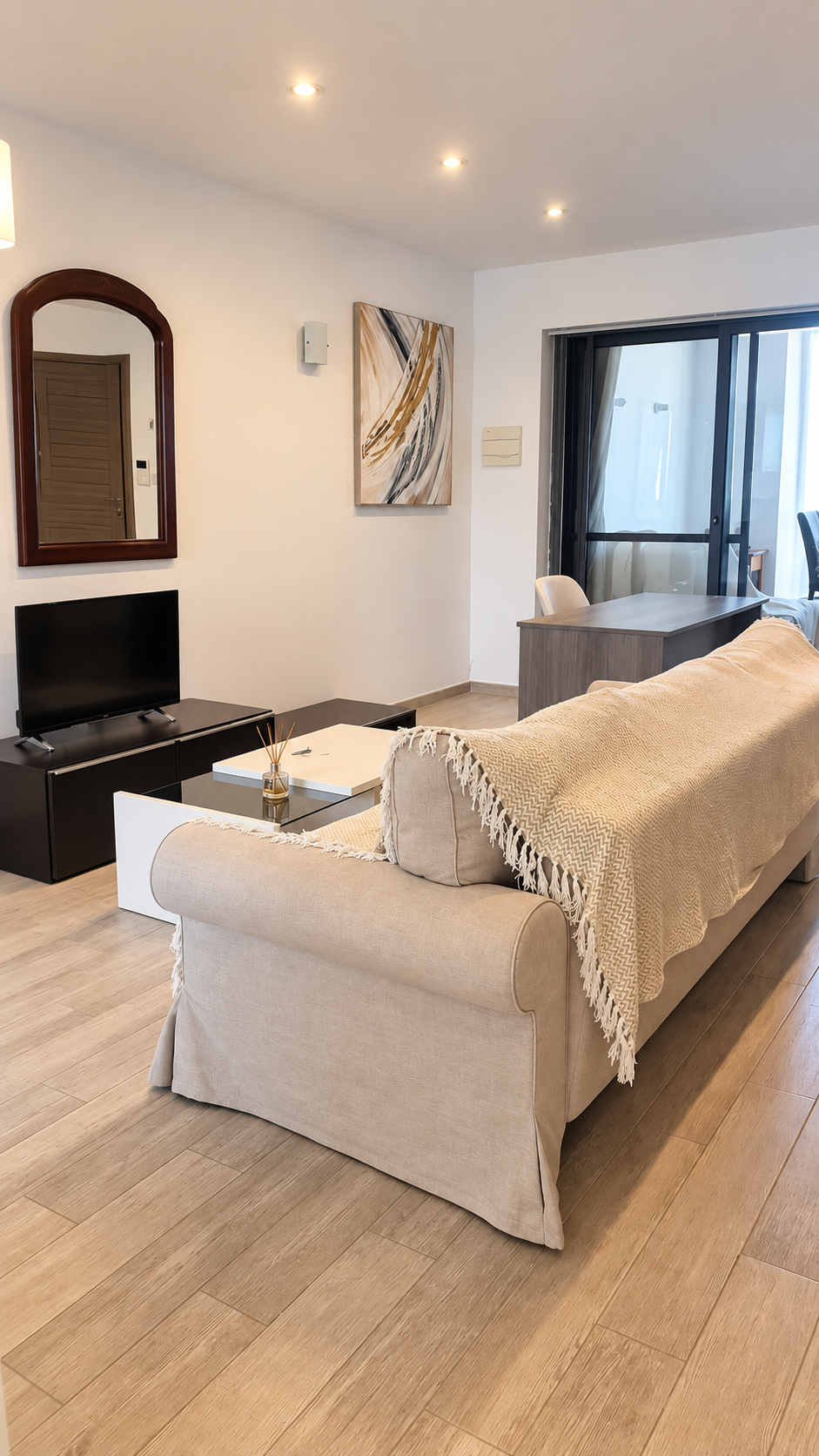Two Bedroom Apartment with Sea Views in San Gwann - thumbnail 3