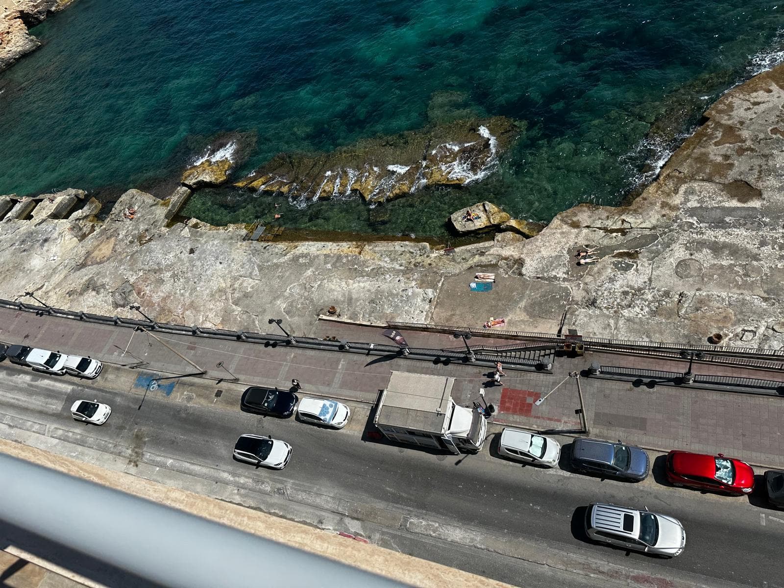 Seafront Apartment in Sliema - thumbnail 14