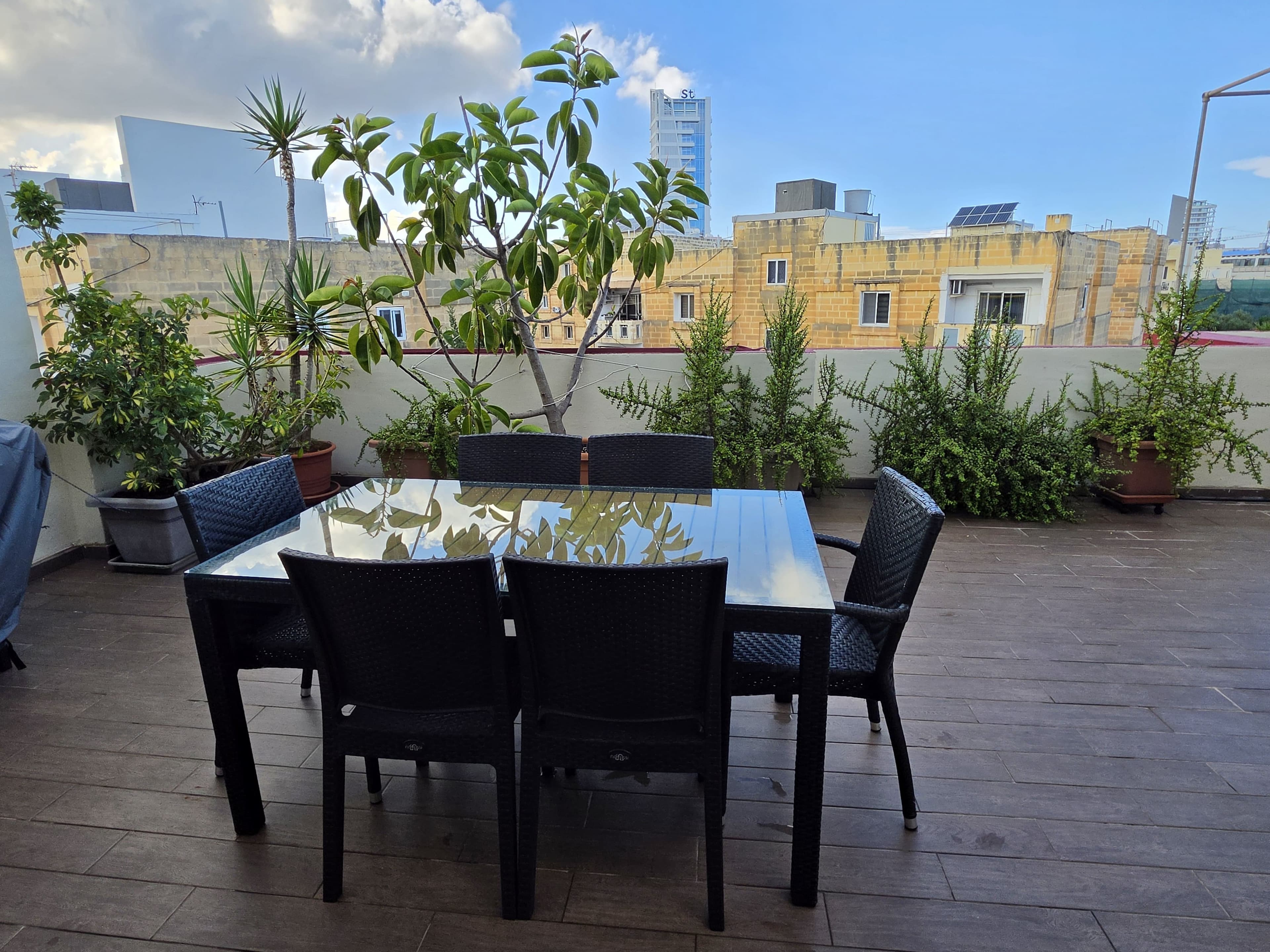 Two Bedroom Luxury Penthouse with Private Terraces in Ta' Xbiex - Image 1