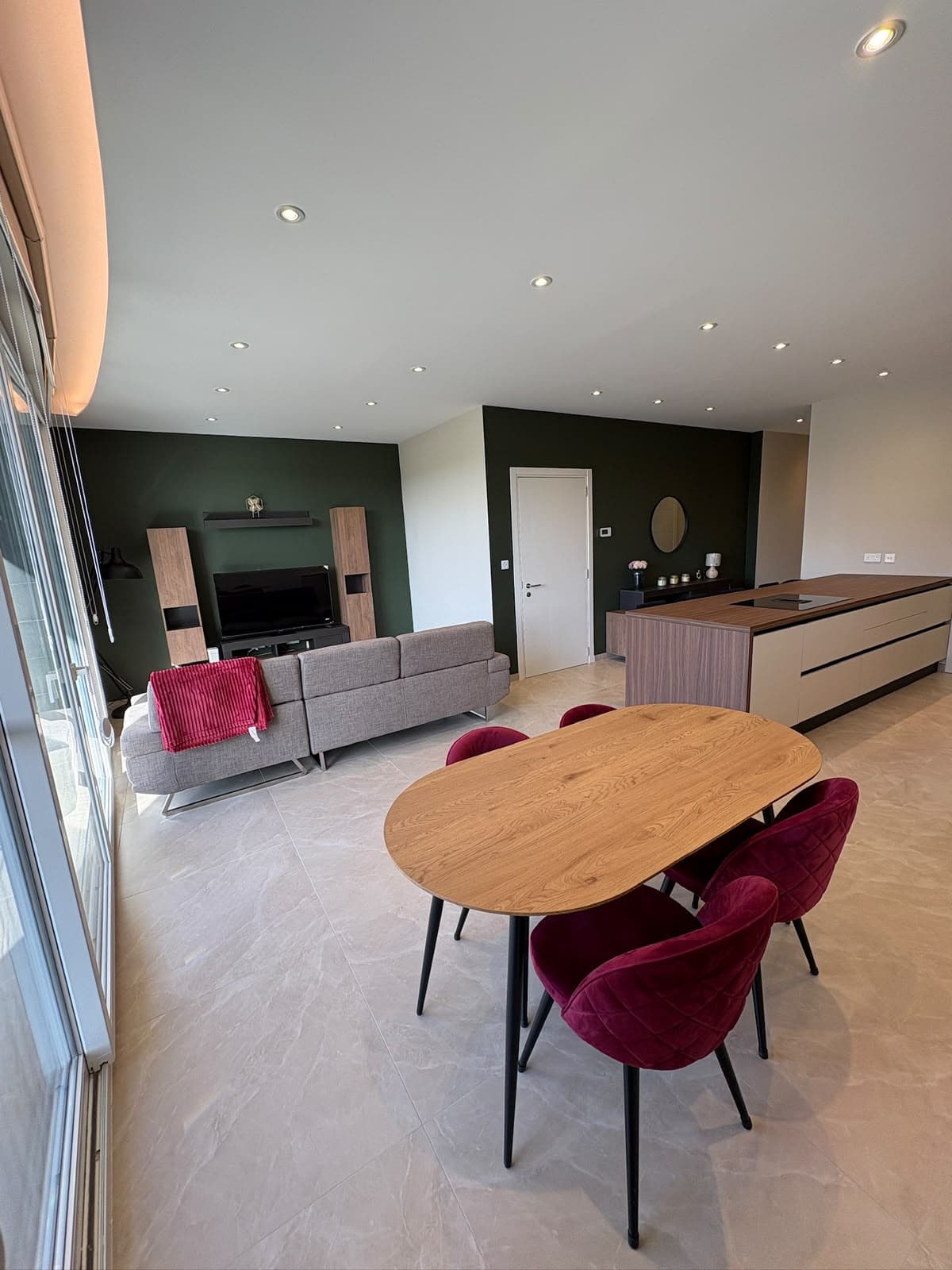 Three Bedroom Apartment with Valley Views - thumbnail 3