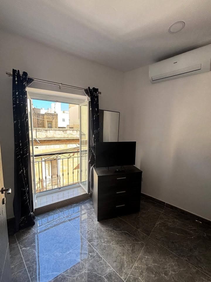 Seaview Apartment in Sliema - thumbnail 7
