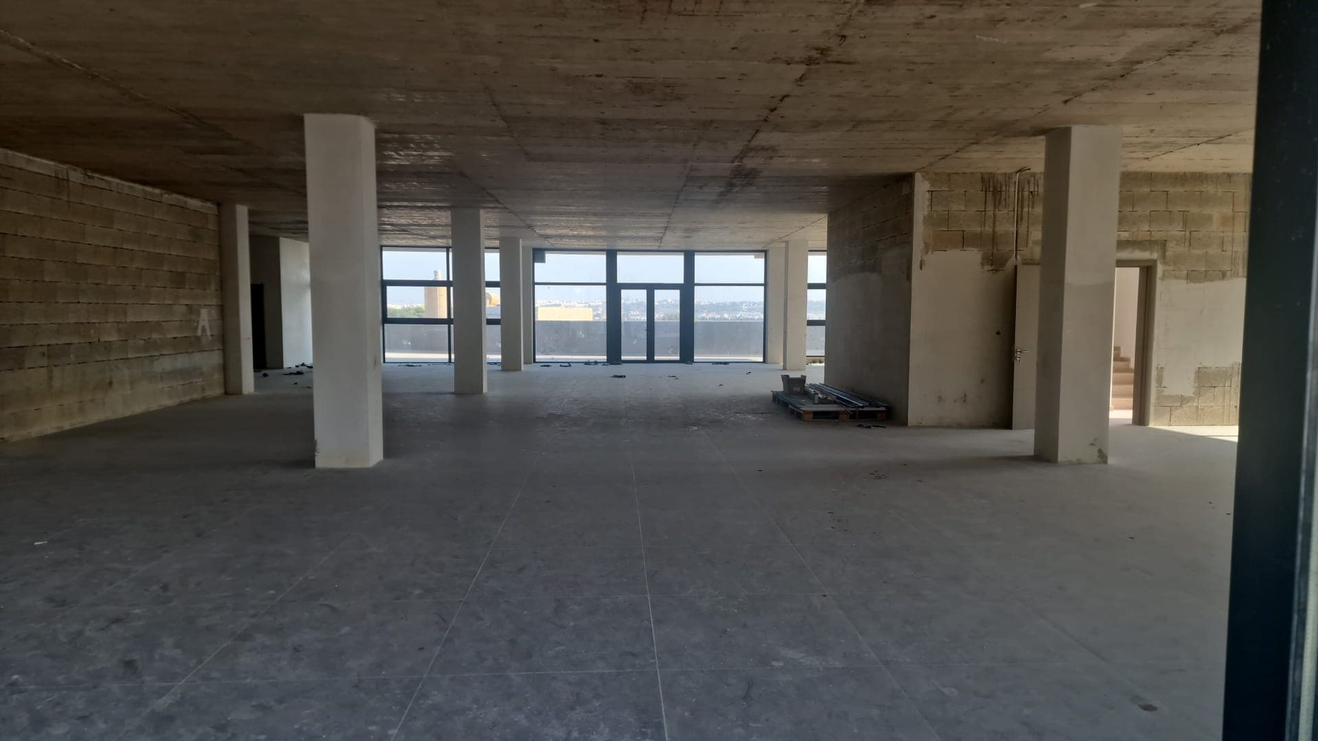 Showroom in Zebbug - Image 1