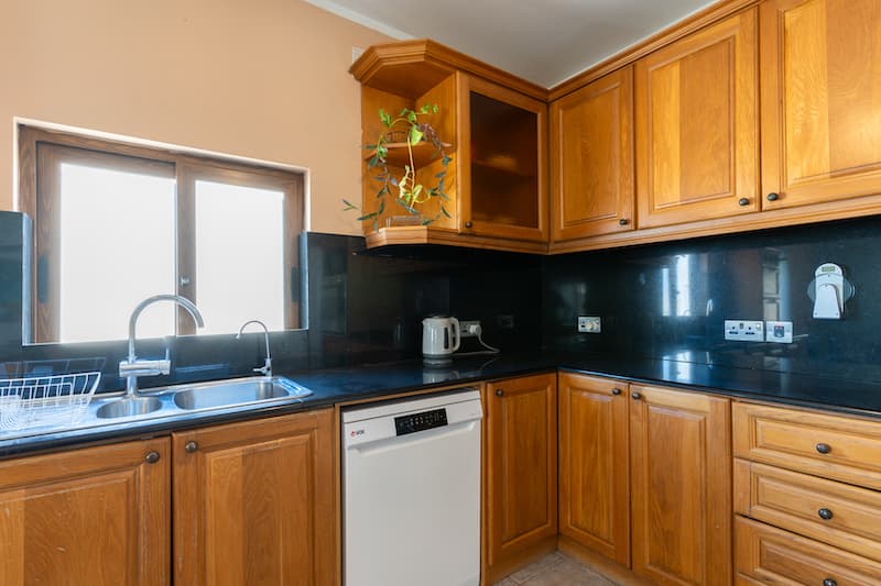 Three Bedroom Apartment with a Private Roof Terrace in Sliema - thumbnail 7