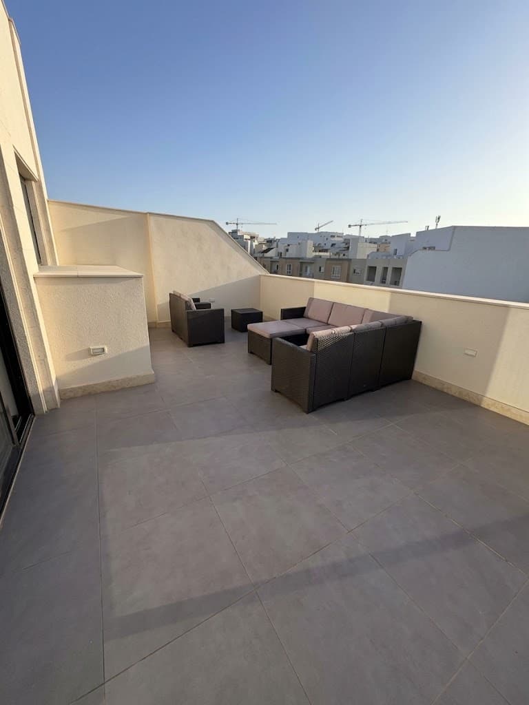 Penthouse with seaviews in Swieqi - Image 1