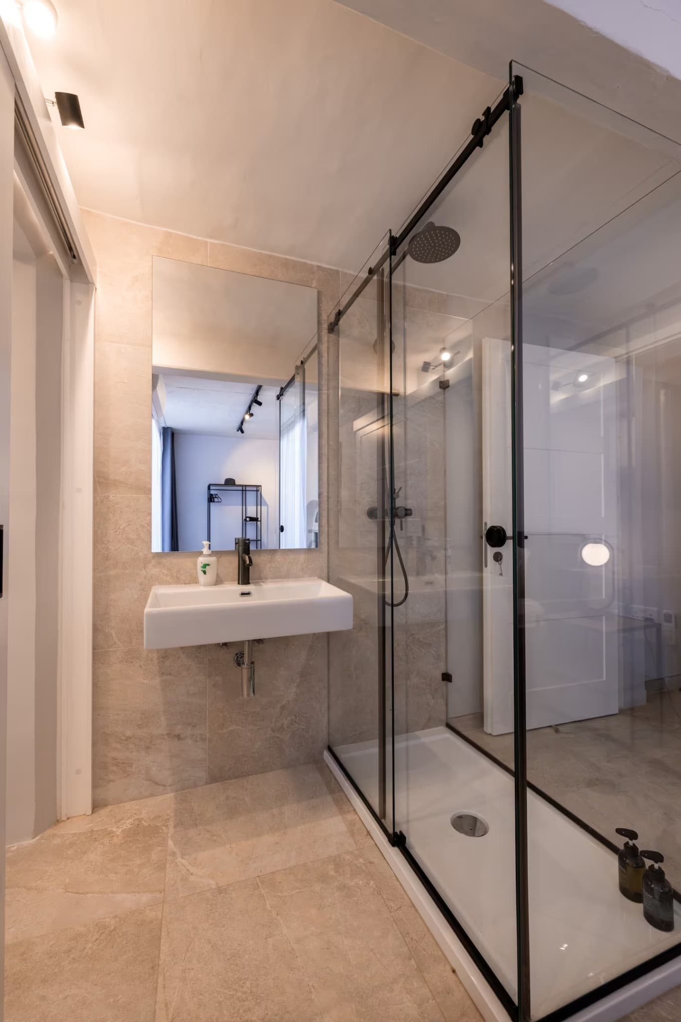 Three Bedroom Seafront House Of Character with a Jacuzzi in St Julians - thumbnail 22