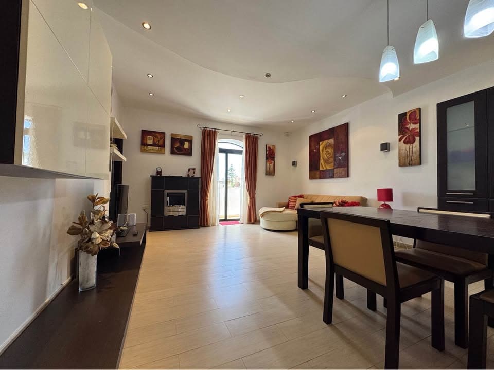 Duplex Maisonette in Pembroke - thumbnail 2